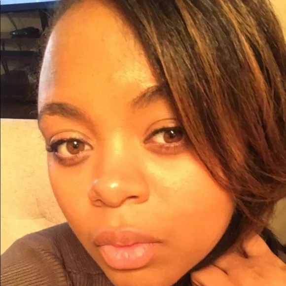 Meet your Posher!!! - Picture 4 of 5